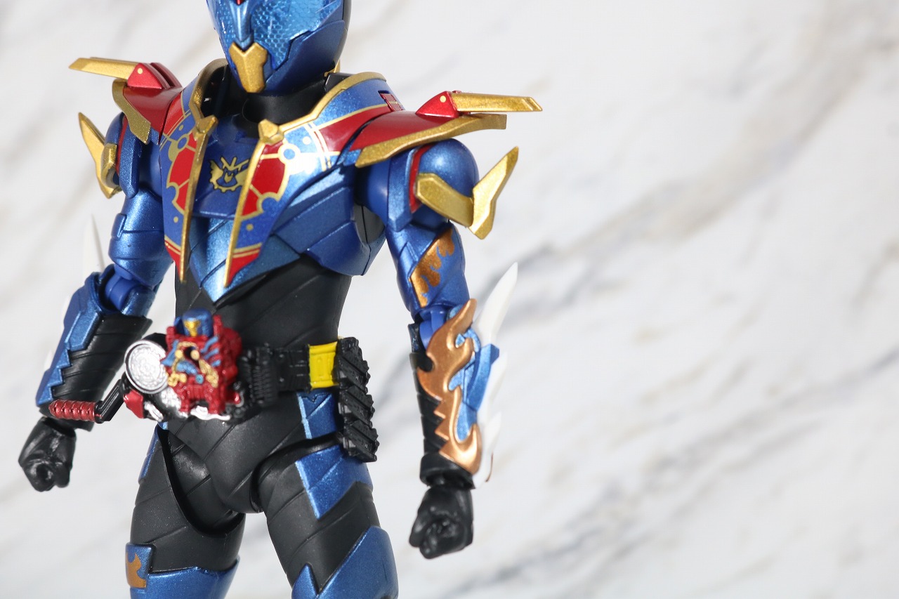 S.H.フィギュアーツ　仮面ライダーグレートクローズ　レビュー　全身