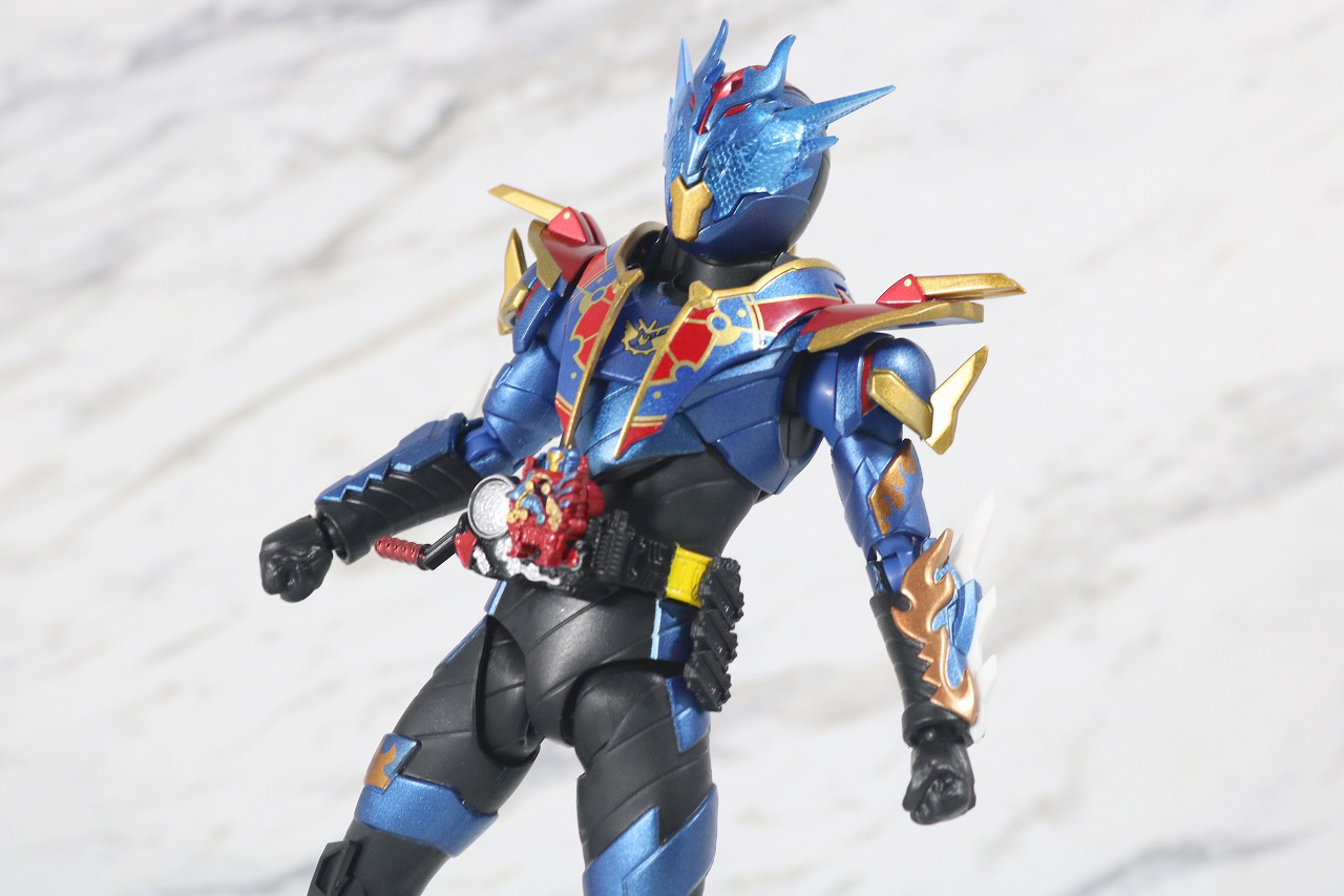 S.H.フィギュアーツ　仮面ライダーグレートクローズ　レビュー　アクション