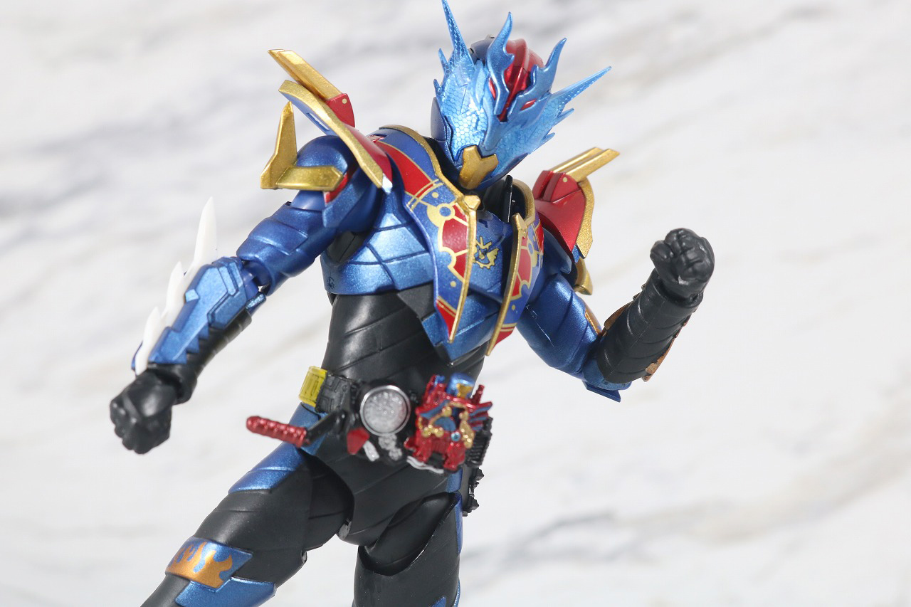 S.H.フィギュアーツ　仮面ライダーグレートクローズ　レビュー　アクション