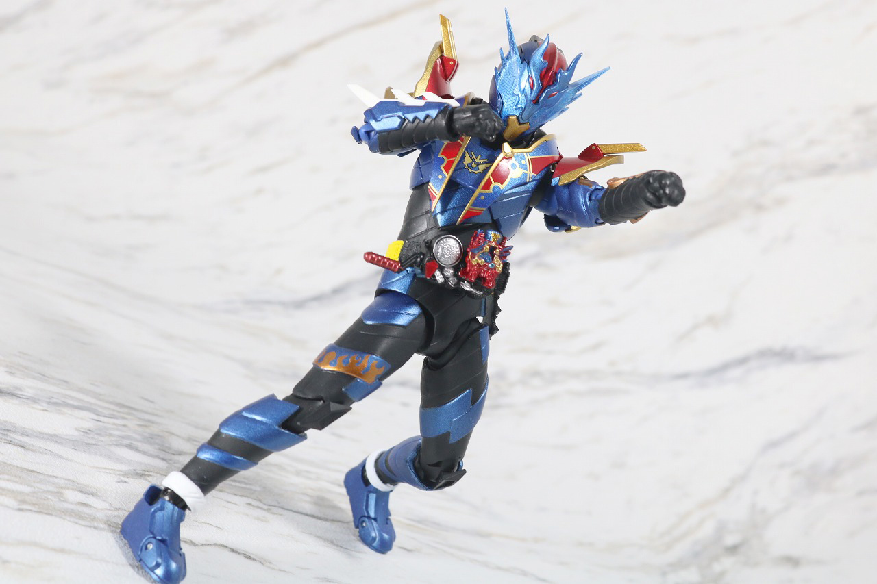 S.H.フィギュアーツ　仮面ライダーグレートクローズ　レビュー　アクション