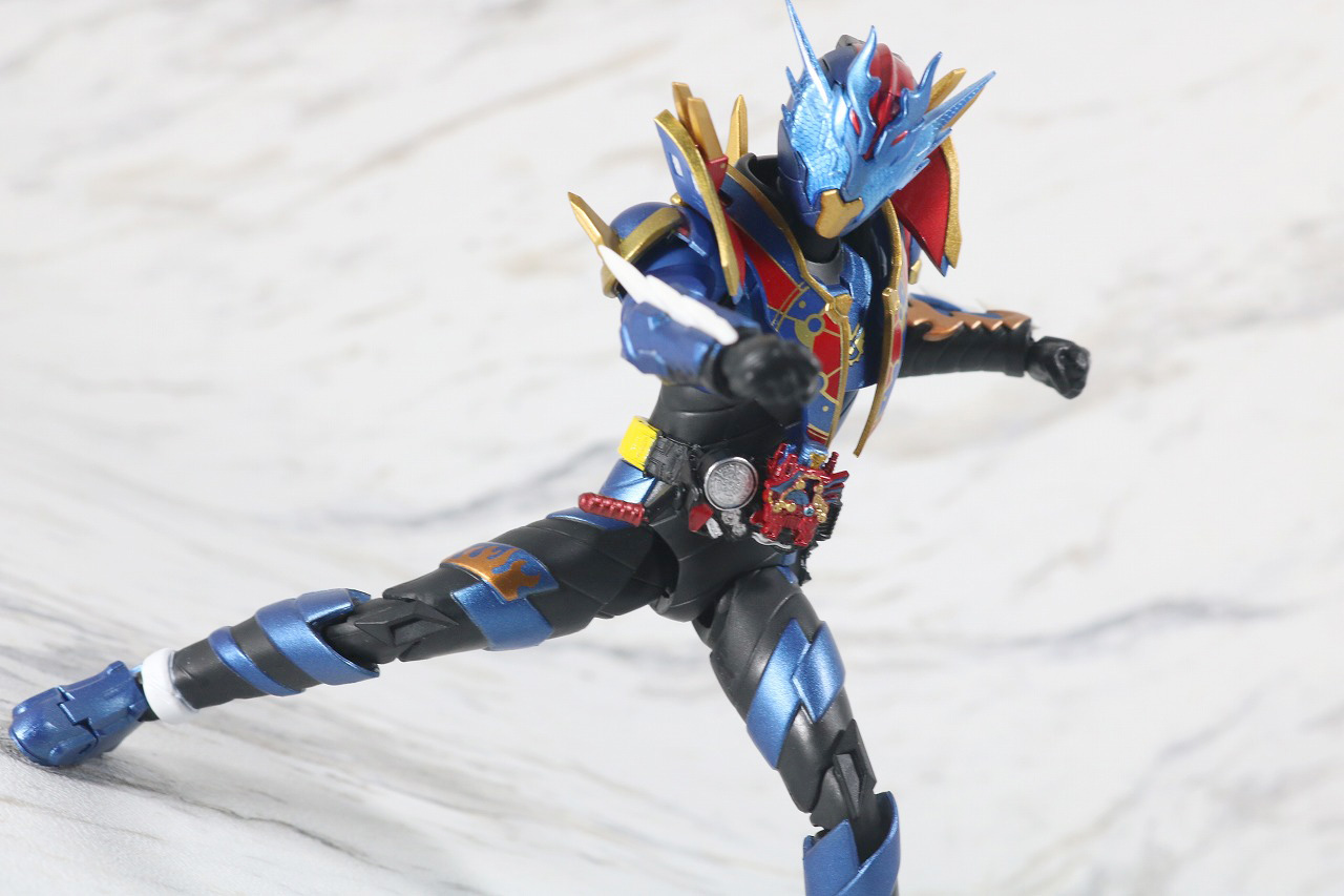 S.H.フィギュアーツ　仮面ライダーグレートクローズ　レビュー　アクション