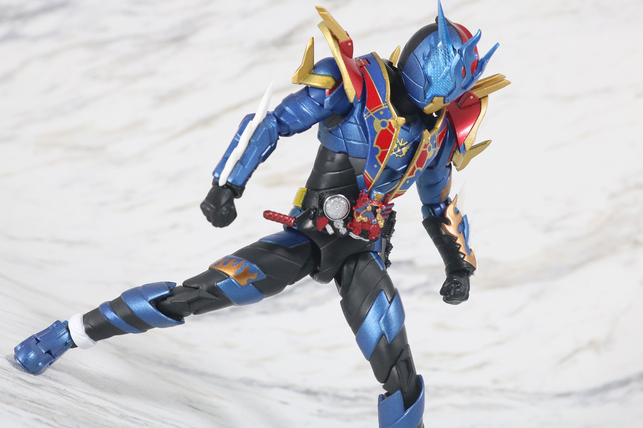 S.H.フィギュアーツ　仮面ライダーグレートクローズ　レビュー　アクション