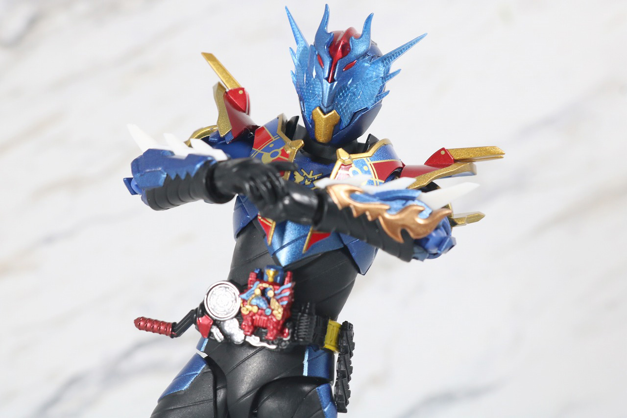 S.H.フィギュアーツ　仮面ライダーグレートクローズ　レビュー　アクション