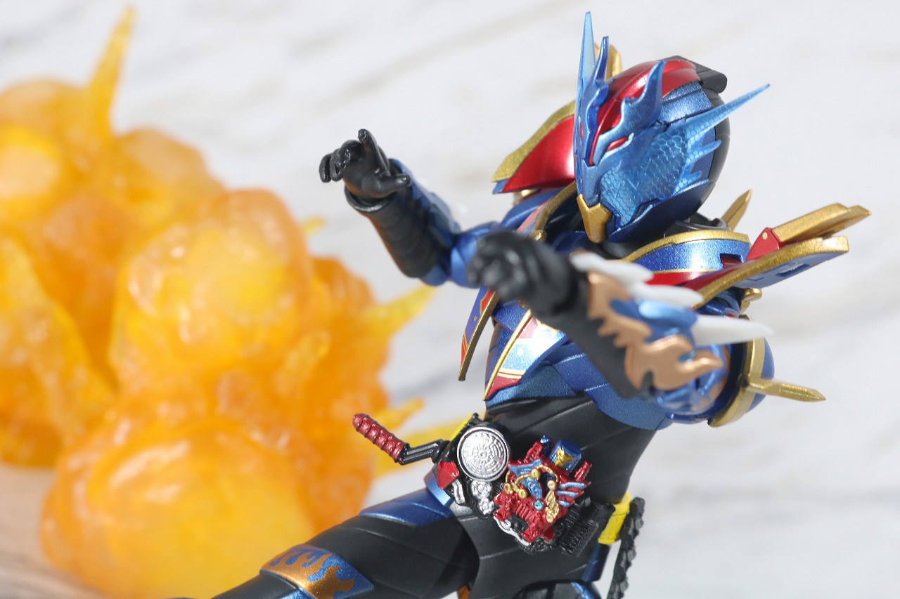 S.H.フィギュアーツ　仮面ライダーグレートクローズ　レビュー　アクション