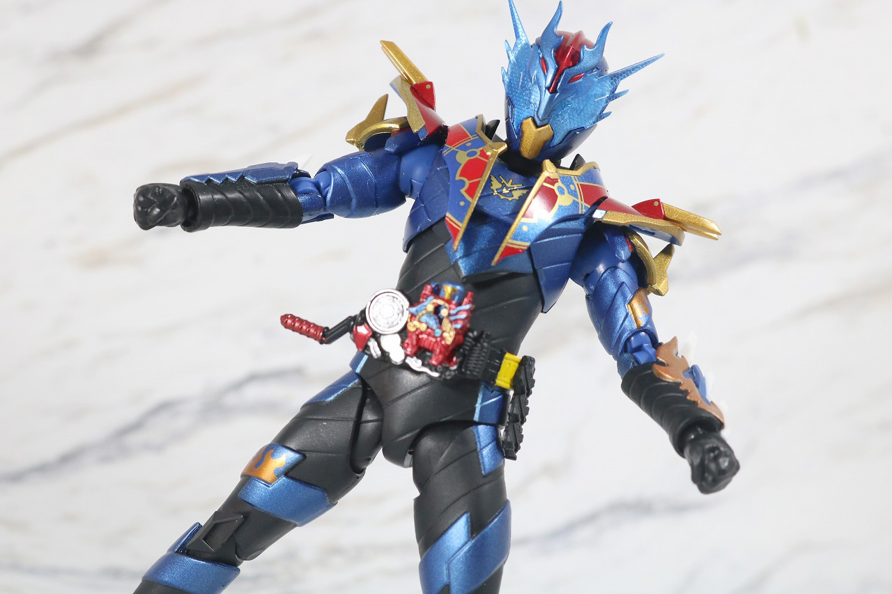 S.H.フィギュアーツ　仮面ライダーグレートクローズ　レビュー　アクション