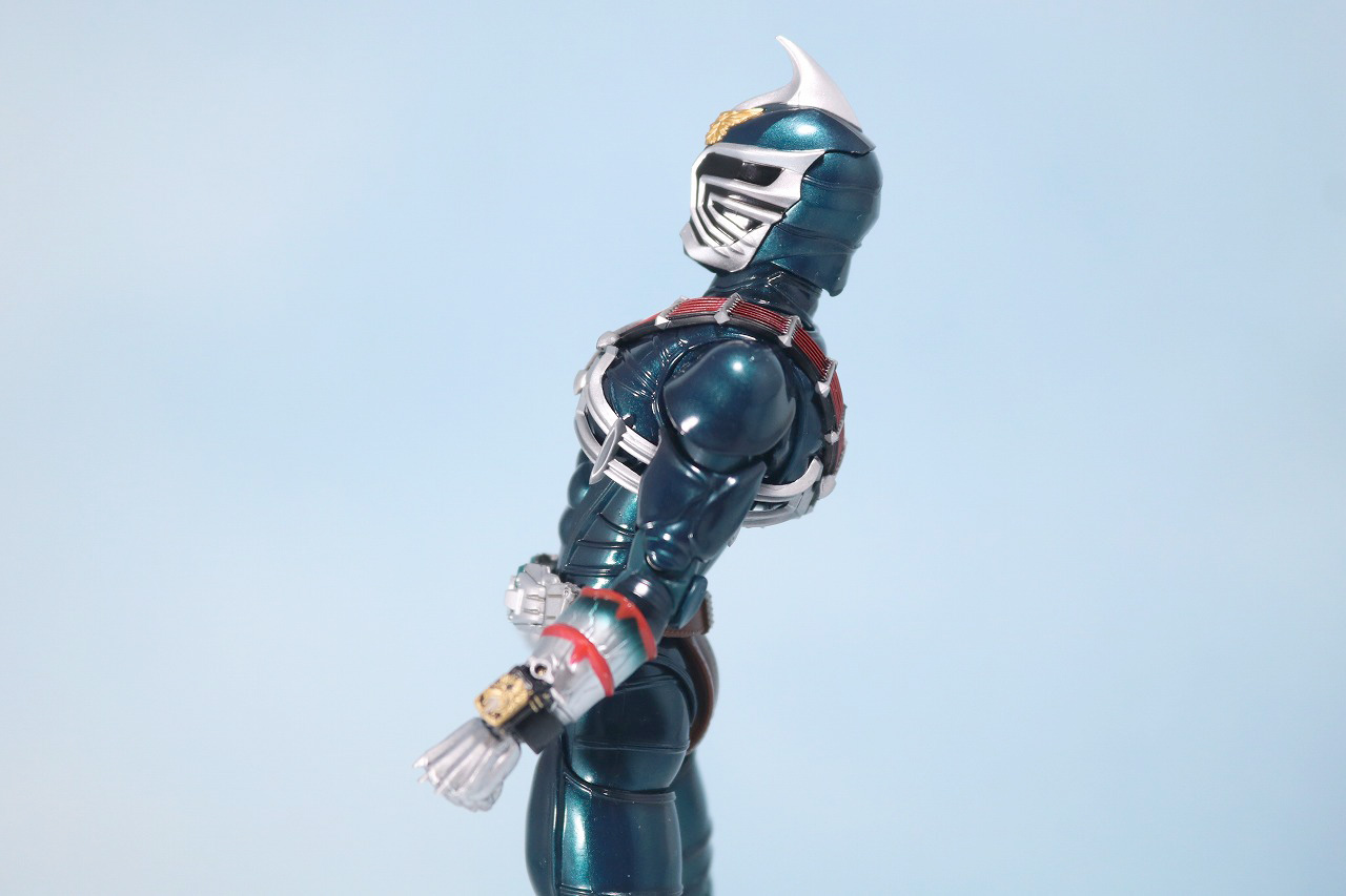 S.H.フィギュアーツ　仮面ライダー轟鬼　真骨彫製法　レビュー　可動範囲