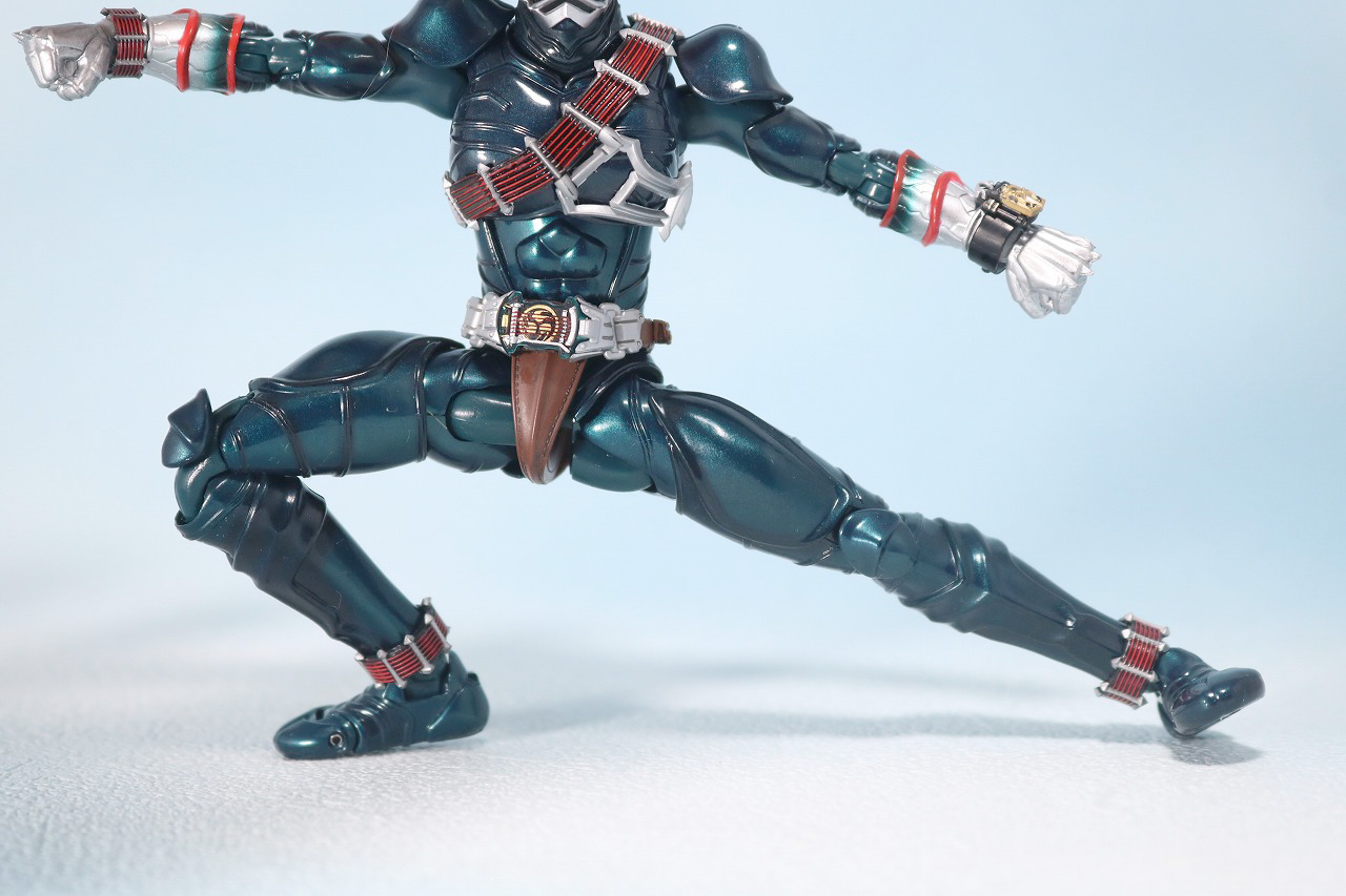 S.H.フィギュアーツ　仮面ライダー轟鬼　真骨彫製法　レビュー　可動範囲