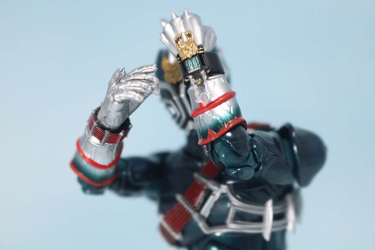 S.H.フィギュアーツ　仮面ライダー轟鬼　真骨彫製法　レビュー　アクション