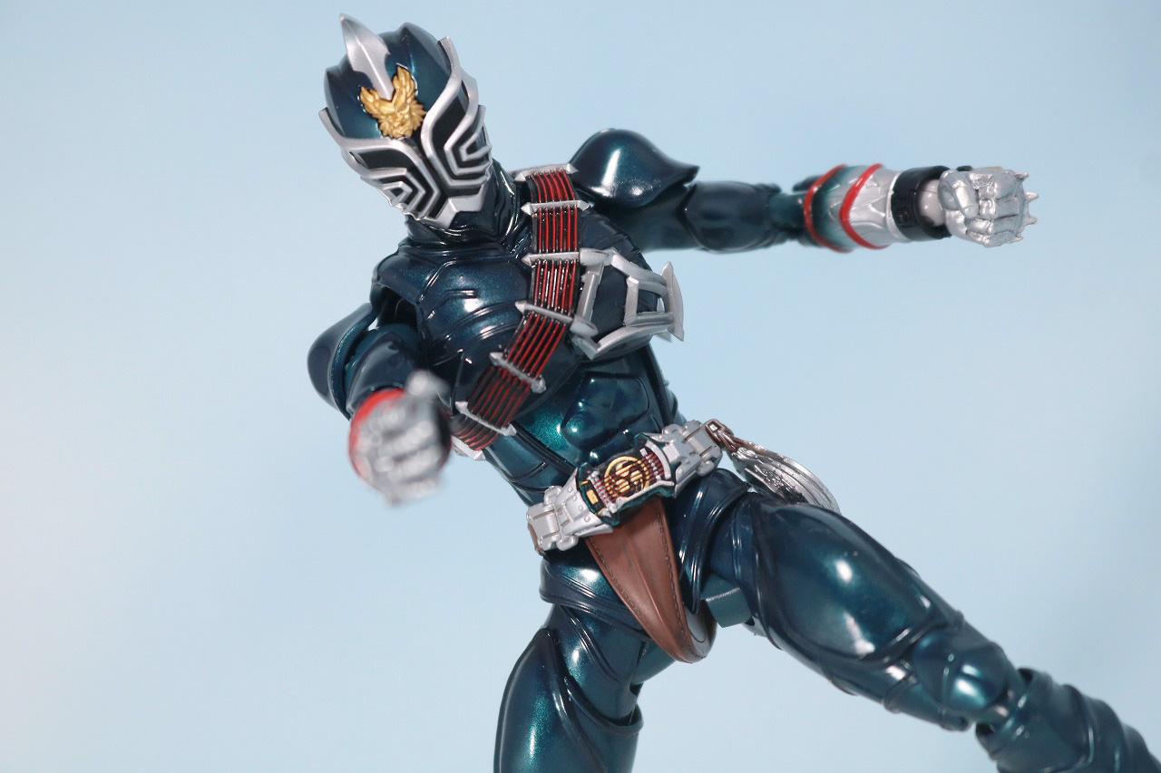 S.H.フィギュアーツ　仮面ライダー轟鬼　真骨彫製法　レビュー　アクション