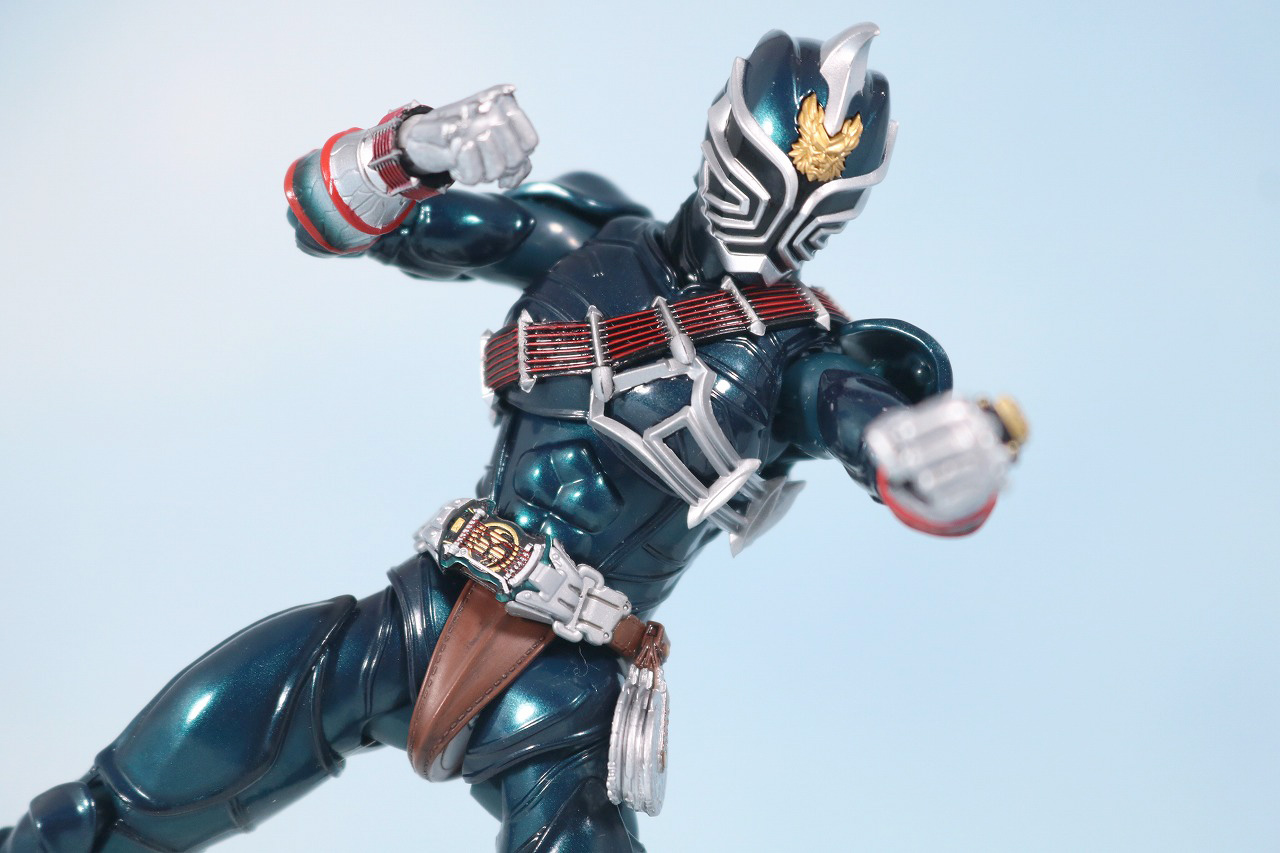 S.H.フィギュアーツ　仮面ライダー轟鬼　真骨彫製法　レビュー　アクション