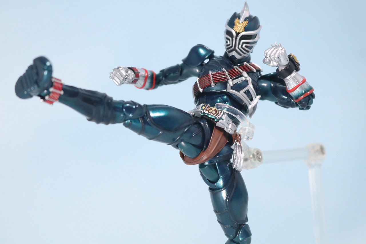 S.H.フィギュアーツ　仮面ライダー轟鬼　真骨彫製法　レビュー　アクション