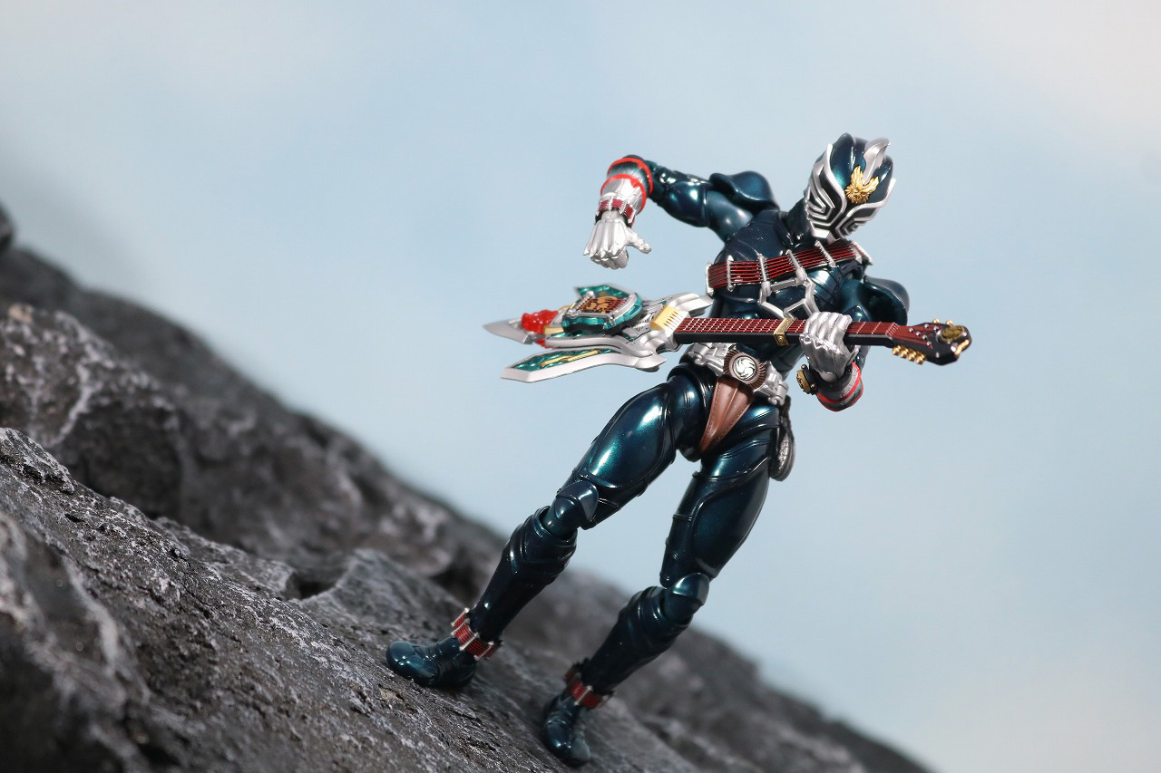 S.H.フィギュアーツ　仮面ライダー轟鬼　真骨彫製法　レビュー　アクション