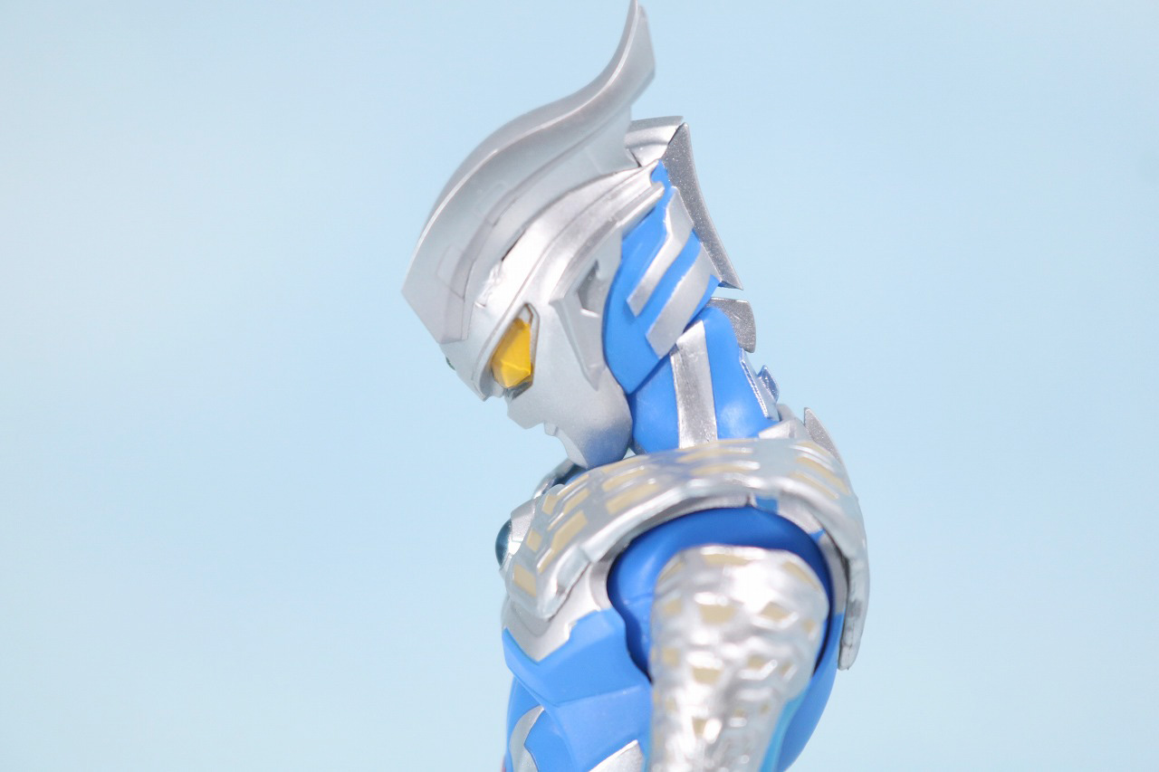 S.H.フィギュアーツ　ウルトラマンゼロ　レビュー　可動範囲