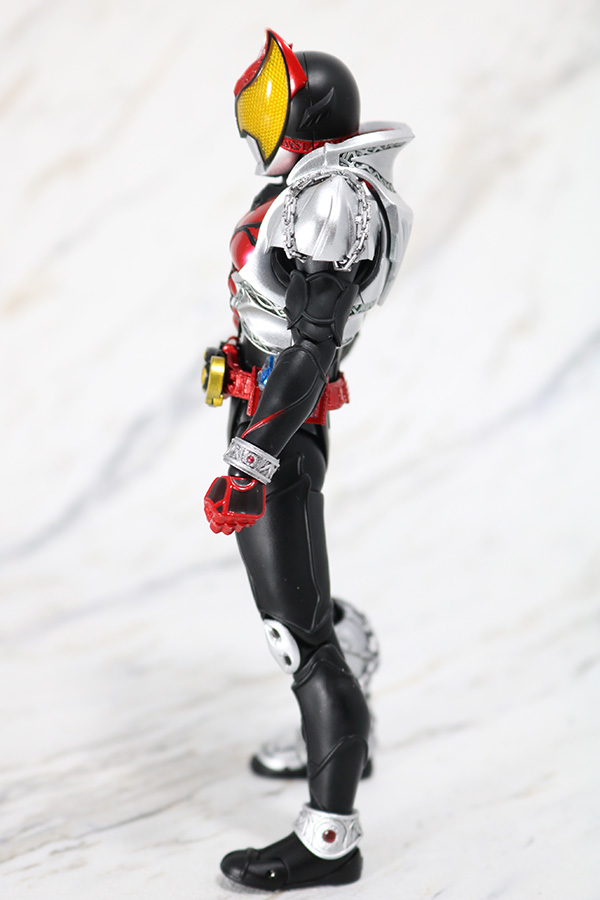 S.H.フィギュアーツ　仮面ライダーキバ　キバフォーム　真骨彫製法　レビュー　全身