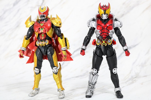 S.H.フィギュアーツ　仮面ライダーキバ　キバフォーム　真骨彫製法　レビュー　全身　仮面ライダーキバ　エンペラーフォーム　比較