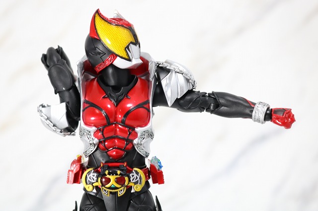 S.H.フィギュアーツ　仮面ライダーキバ　キバフォーム　真骨彫製法　レビュー　可動範囲