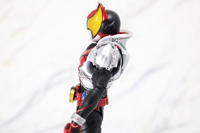 S.H.フィギュアーツ　仮面ライダーキバ　キバフォーム　真骨彫製法　レビュー　可動範囲