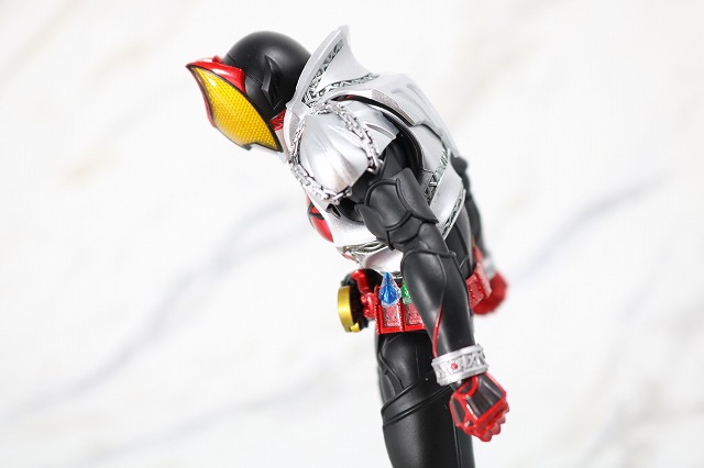 S.H.フィギュアーツ　仮面ライダーキバ　キバフォーム　真骨彫製法　レビュー　可動範囲