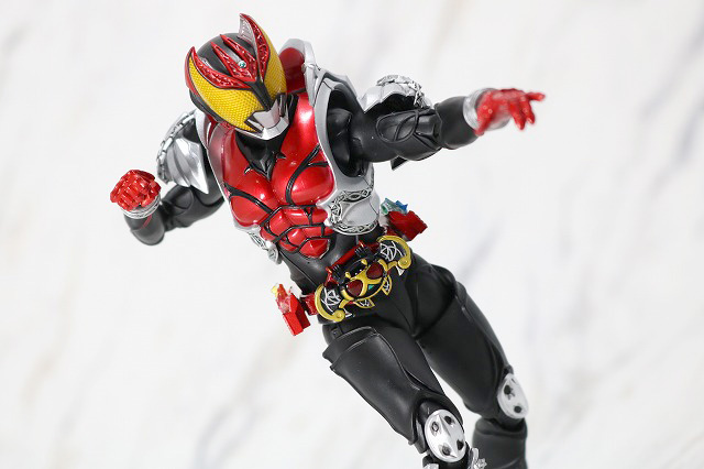 S.H.フィギュアーツ　仮面ライダーキバ　キバフォーム　真骨彫製法　レビュー　アクション