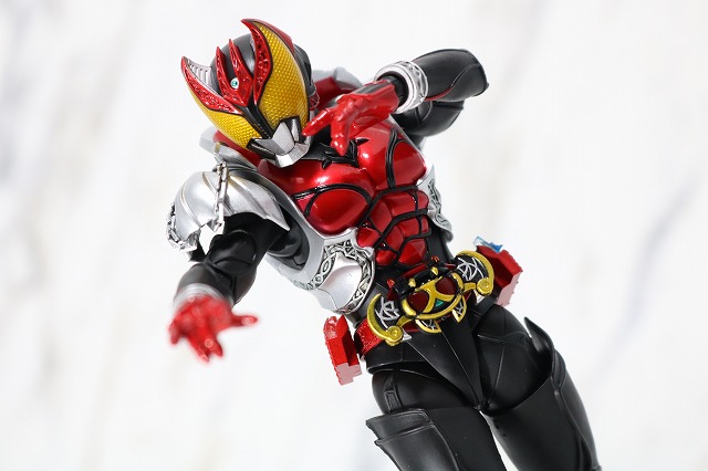 S.H.フィギュアーツ　仮面ライダーキバ　キバフォーム　真骨彫製法　レビュー　アクション