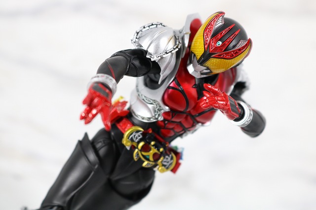 S.H.フィギュアーツ　仮面ライダーキバ　キバフォーム　真骨彫製法　レビュー　アクション