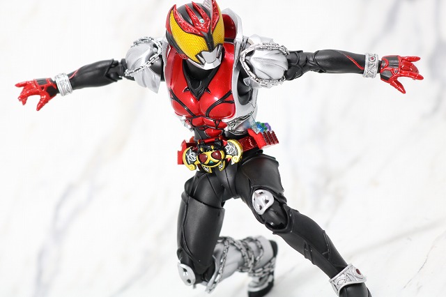 S.H.フィギュアーツ　仮面ライダーキバ　キバフォーム　真骨彫製法　レビュー　アクション