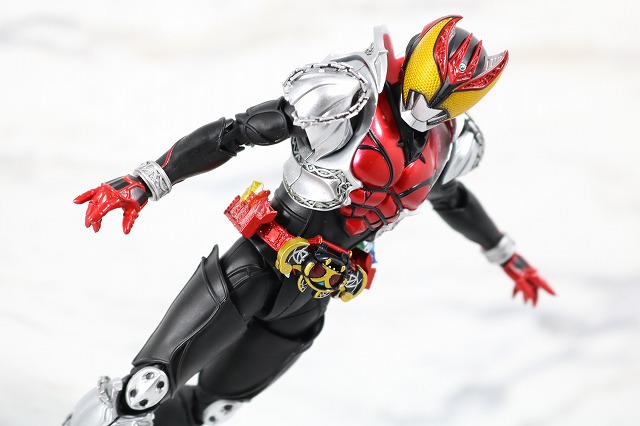 S.H.フィギュアーツ　仮面ライダーキバ　キバフォーム　真骨彫製法　レビュー　アクション