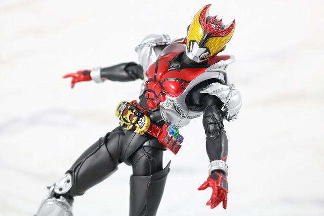 S.H.フィギュアーツ　仮面ライダーキバ　キバフォーム　真骨彫製法　レビュー　アクション