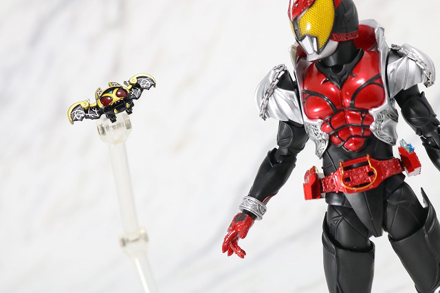 S.H.フィギュアーツ　仮面ライダーキバ　キバフォーム　真骨彫製法　レビュー　アクション