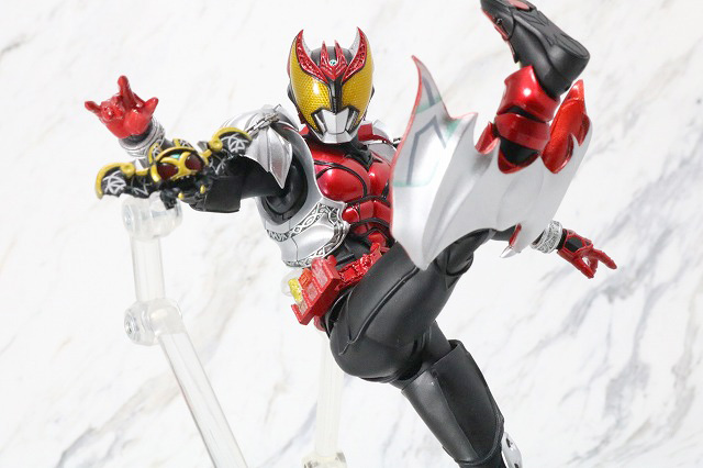 S.H.フィギュアーツ　仮面ライダーキバ　キバフォーム　真骨彫製法　レビュー　アクション