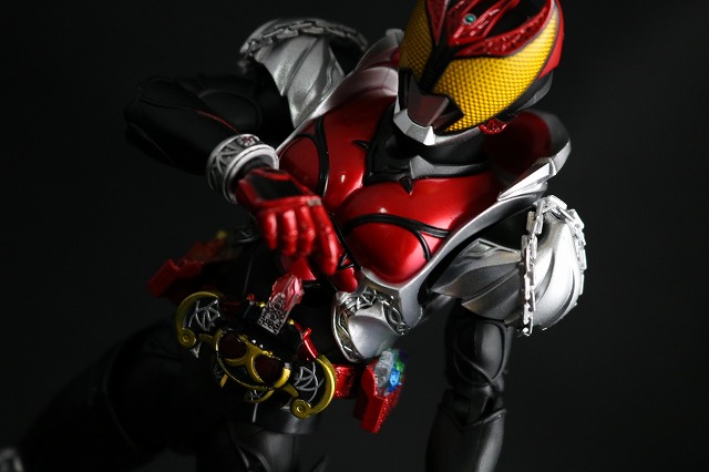 S.H.フィギュアーツ　仮面ライダーキバ　キバフォーム　真骨彫製法　レビュー　アクション