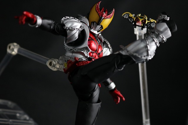 S.H.フィギュアーツ　仮面ライダーキバ　キバフォーム　真骨彫製法　レビュー　アクション