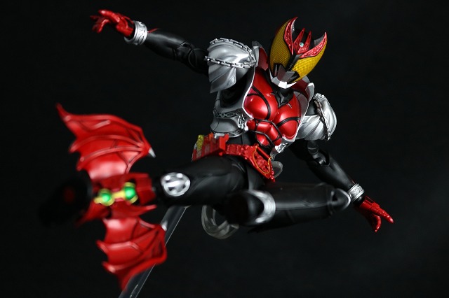 S.H.フィギュアーツ　仮面ライダーキバ　キバフォーム　真骨彫製法　レビュー　アクション