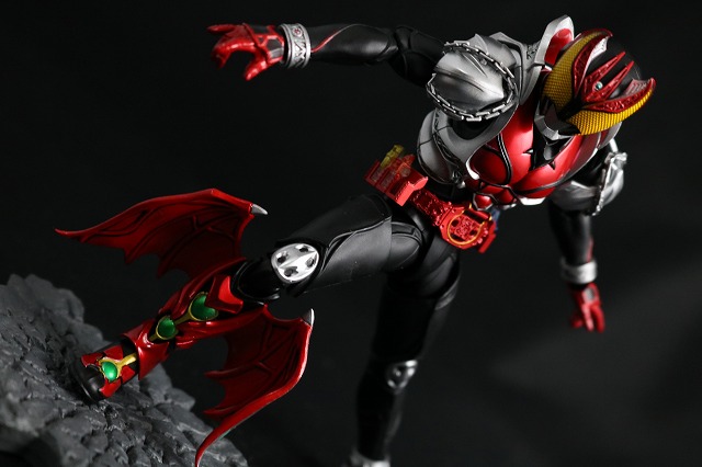 S.H.フィギュアーツ　仮面ライダーキバ　キバフォーム　真骨彫製法　レビュー　アクション