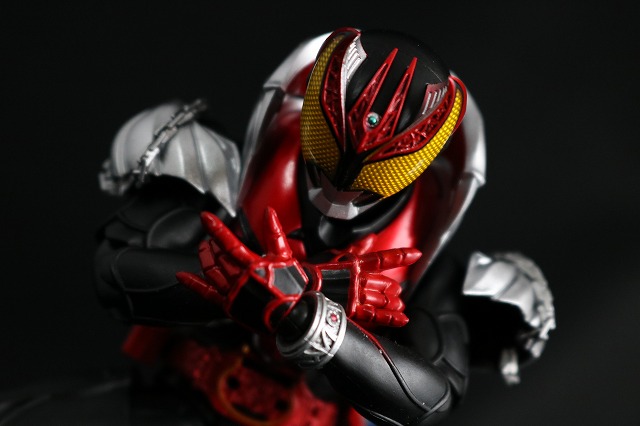 S.H.フィギュアーツ　仮面ライダーキバ　キバフォーム　真骨彫製法　レビュー　アクション