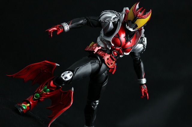 S.H.フィギュアーツ　仮面ライダーキバ　キバフォーム　真骨彫製法　レビュー　アクション