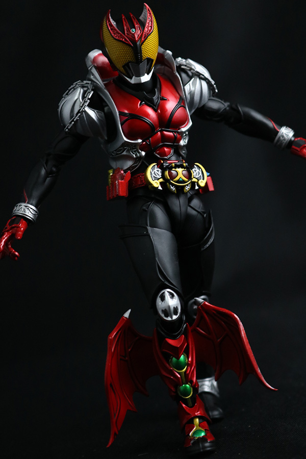 S.H.フィギュアーツ　仮面ライダーキバ　キバフォーム　真骨彫製法　レビュー　アクション