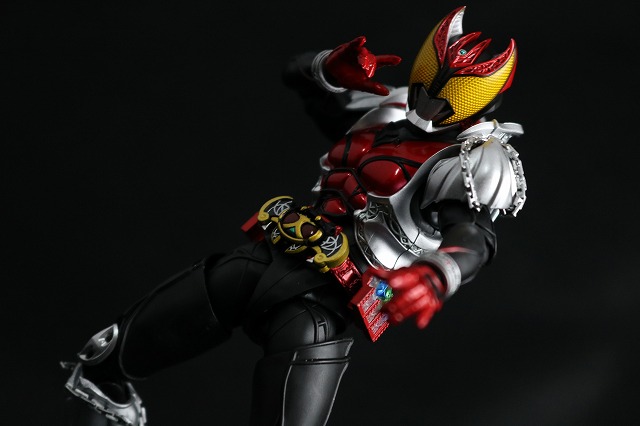 S.H.フィギュアーツ　仮面ライダーキバ　キバフォーム　真骨彫製法　レビュー　アクション