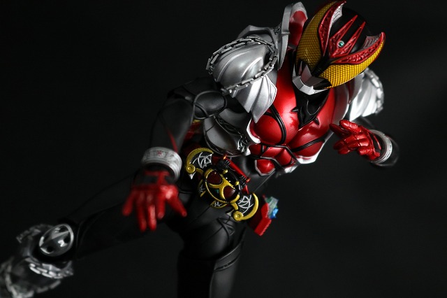 S.H.フィギュアーツ　仮面ライダーキバ　キバフォーム　真骨彫製法　レビュー　アクション