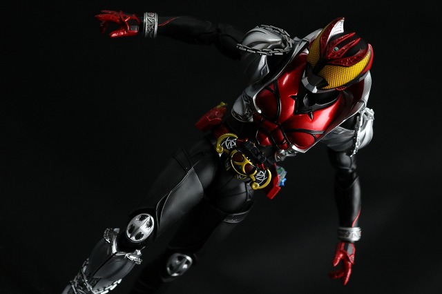 S.H.フィギュアーツ　仮面ライダーキバ　キバフォーム　真骨彫製法　レビュー　アクション