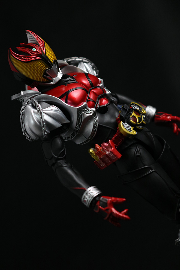 S.H.フィギュアーツ　仮面ライダーキバ　キバフォーム　真骨彫製法　レビュー　アクション