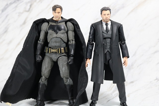 MAFEX　ブルース・ウェイン　ジャスティスリーグ　レビュー　全身　ナイトメアバットマン頭部　比較