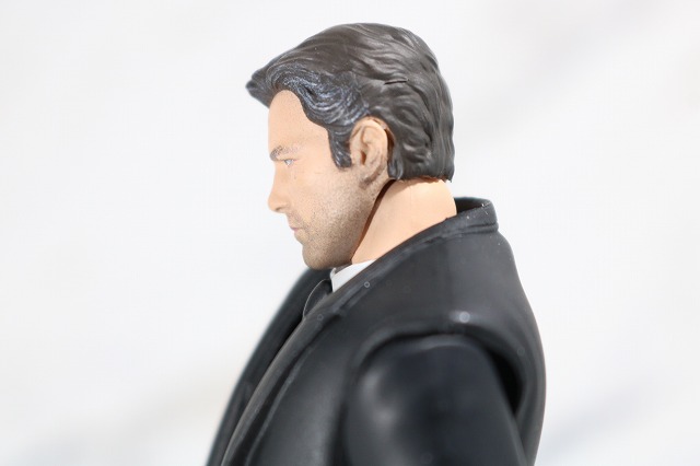 MAFEX　ブルース・ウェイン　ジャスティスリーグ　レビュー　可動範囲