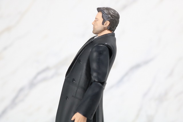 MAFEX　ブルース・ウェイン　ジャスティスリーグ　レビュー　可動範囲