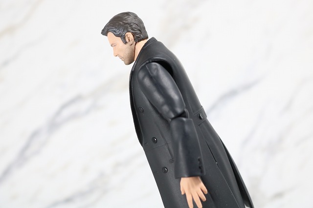 MAFEX　ブルース・ウェイン　ジャスティスリーグ　レビュー　可動範囲