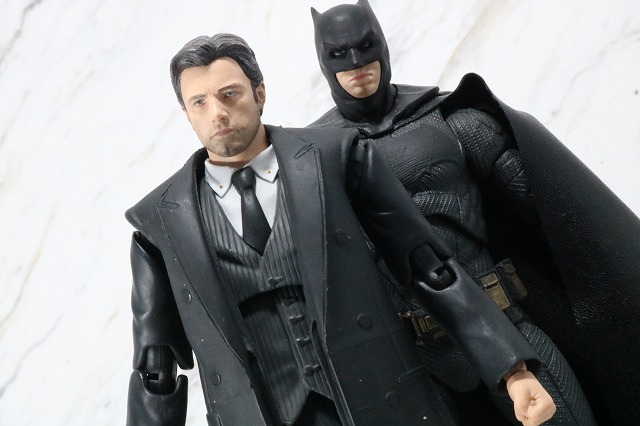 MAFEX　ブルース・ウェイン　ジャスティスリーグ　レビュー　アクション　バットマン