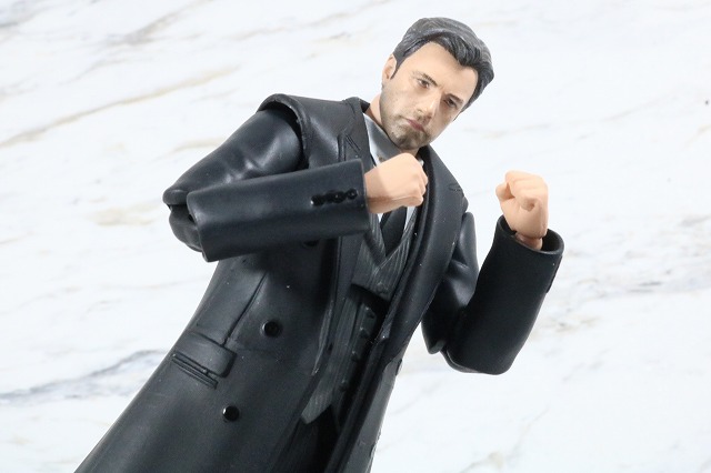 MAFEX　ブルース・ウェイン　ジャスティスリーグ　レビュー　アクション