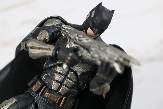 MAFEX　ブルース・ウェイン　ジャスティスリーグ　レビュー　アクション　タクティカルスーツバットマン