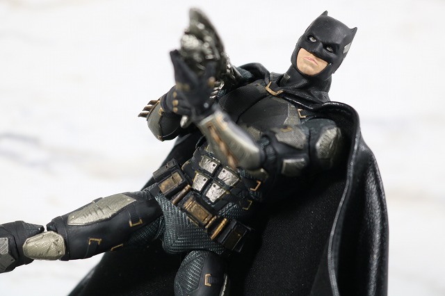 MAFEX　ブルース・ウェイン　ジャスティスリーグ　レビュー　アクション　タクティカルスーツバットマン