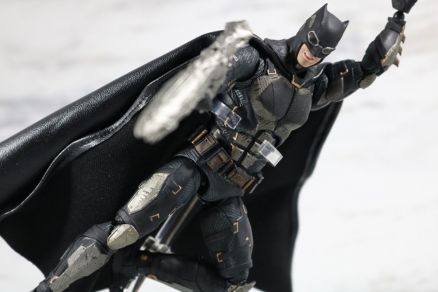 MAFEX　ブルース・ウェイン　ジャスティスリーグ　レビュー　アクション　タクティカルスーツバットマン